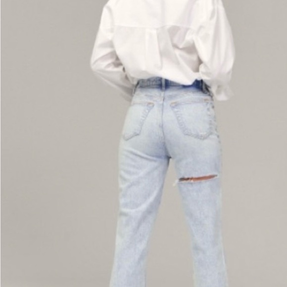 Abercrombie & Fitch The 90’s Straight Ultra High Rise Light Wash Destroyed Jeans - Picture 5 of 6